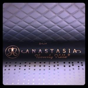 Anastasias Beverly Hills pro pencil